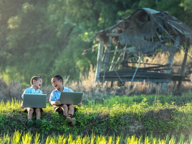 site-internet-ecologie-ordinateur-nature-ecologique-980x735